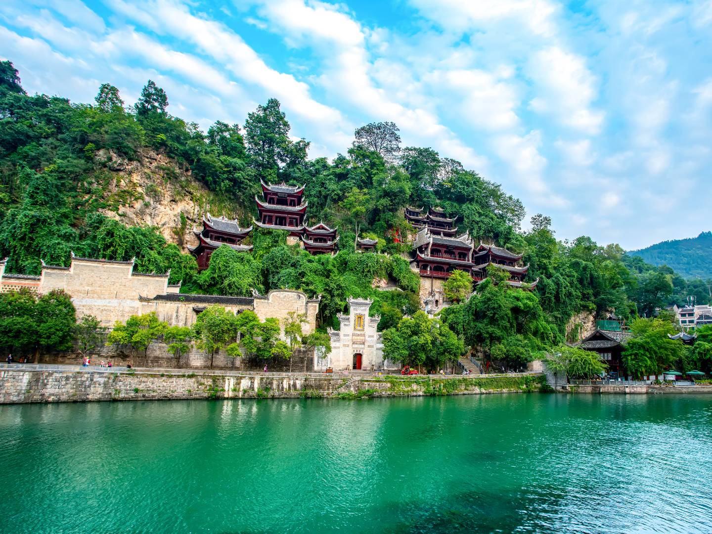 貴州省經(jīng)典十日游 （貴陽、梵凈山、百里杜鵑、興義、荔波、鎮(zhèn)遠、千戶苗寨）